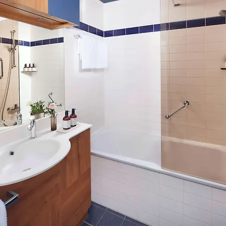 Avani Museum Quarter Hotel 4*