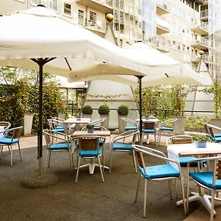 Hotel Avani Museum Quarter