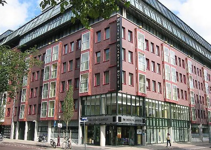 Hotel Avani Museum Quarter 4*