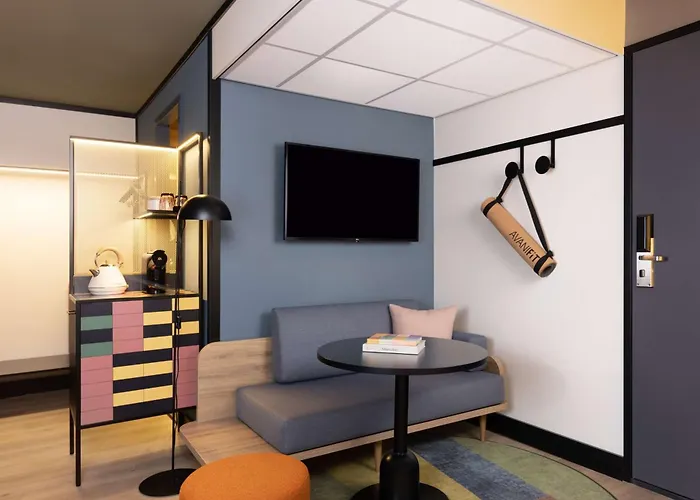 Hotel Avani Museum Quarter 4*