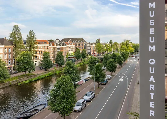 Hotel Avani Museum Quarter 4*