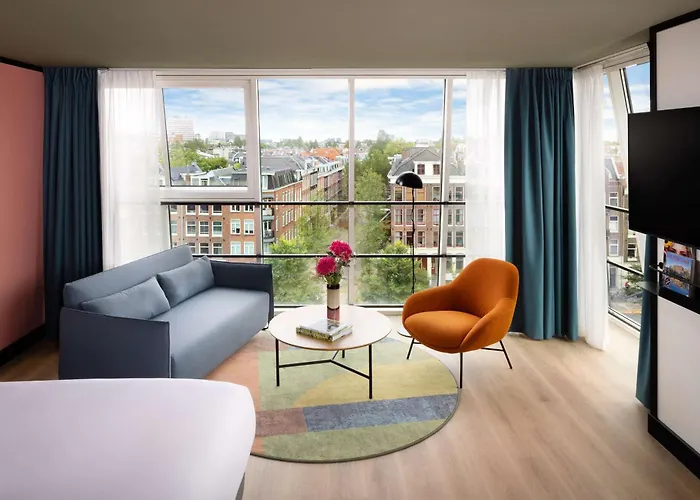 Hotel Avani Museum Quarter 4*