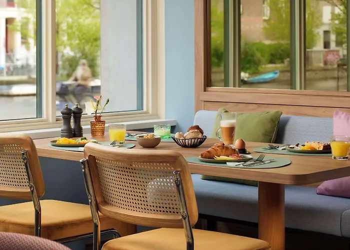 Hotel Avani Museum Quarter 4*