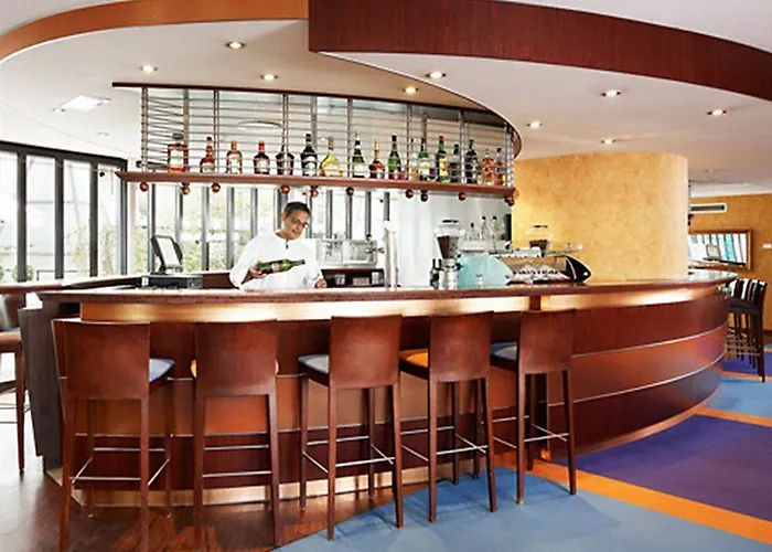 Hotel Avani Museum Quarter 4*