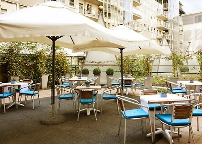 Hotel Avani Museum Quarter