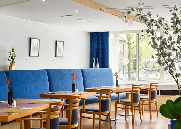 Hotel Avani Museum Quarter 4*