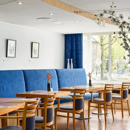 Hotel Avani Museum Quarter 4*